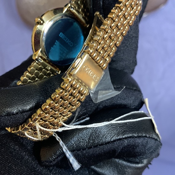 Seiko Women's TRESSIA Japanese-Quartz Watch with Gold-Tone-Stainless-Steel Strap - Picture 8 of 8